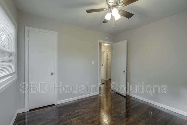 Building Photo - 10700 E 29 St S