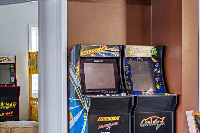 Building Photo - 301 S Front St