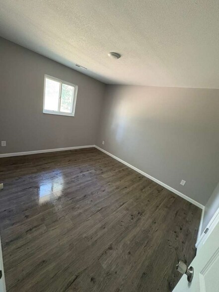 Building Photo - 2601 E Oakbrook Dr