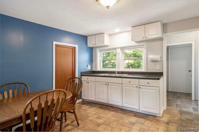 Building Photo - 388 Hillsdale St