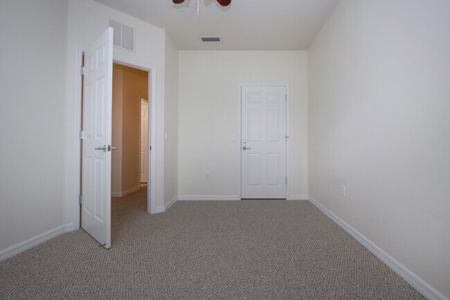 Building Photo - 3 Bedroom 2.5 Bath Townhome San Michele