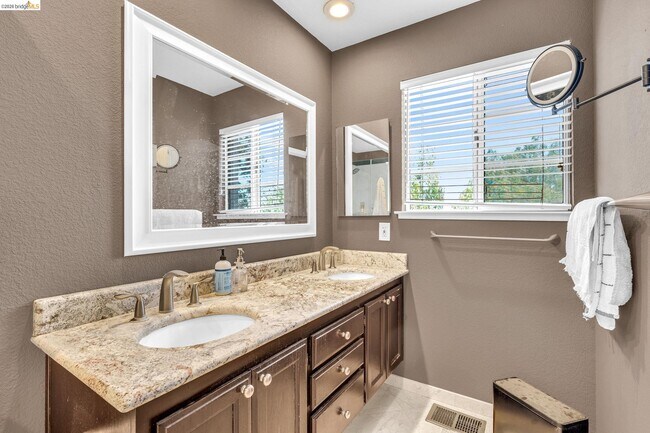 Building Photo - 2451 Cherry Hills Dr