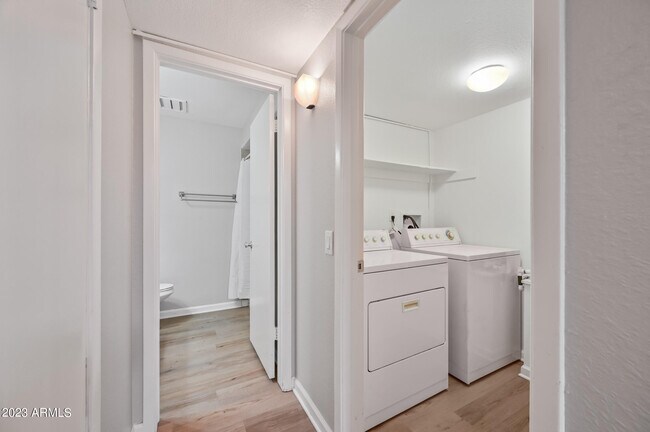 Building Photo - 11044 N 28th Dr