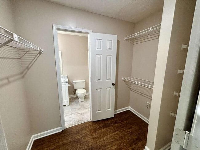 Building Photo - 3841 Woodridge Way