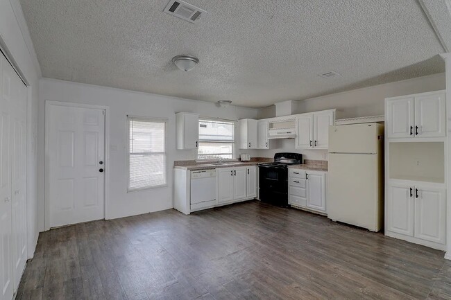 Building Photo - 11727 Greensbrook Forest Dr