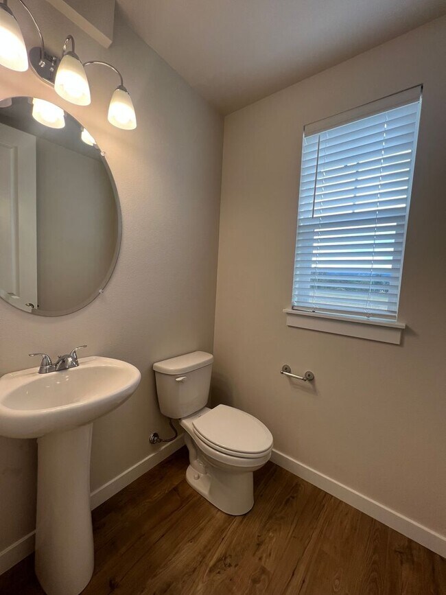 Building Photo - SHOWING 6/7 or SOONER with Advance Appoint...