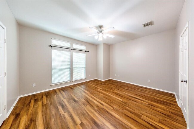 Building Photo - 1247 W 17th St