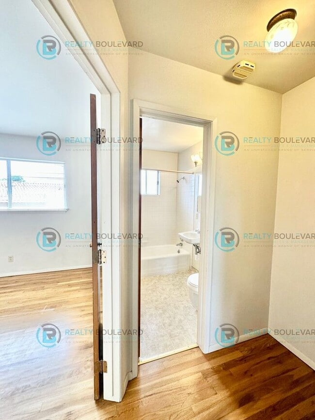 Building Photo - 1 Bedroom 1 Bath + Office next to Idlewild Park & the Truckee River