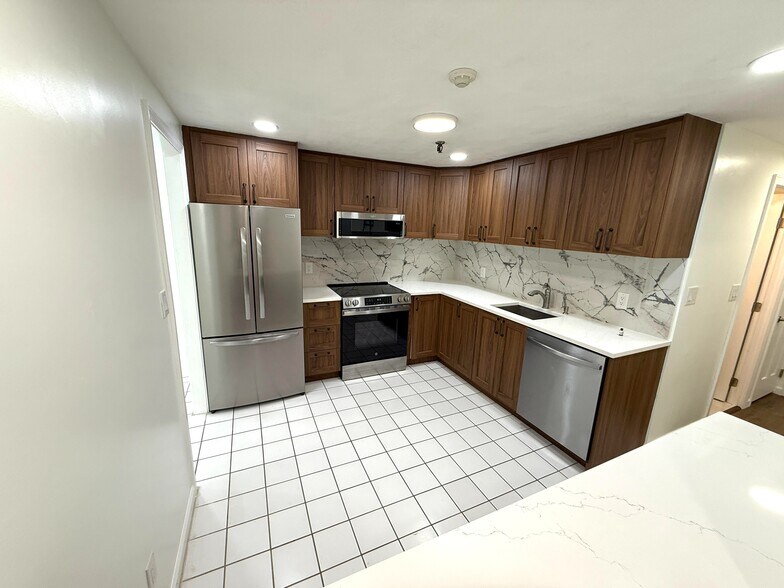 Building Photo - 15 Spencer Rd