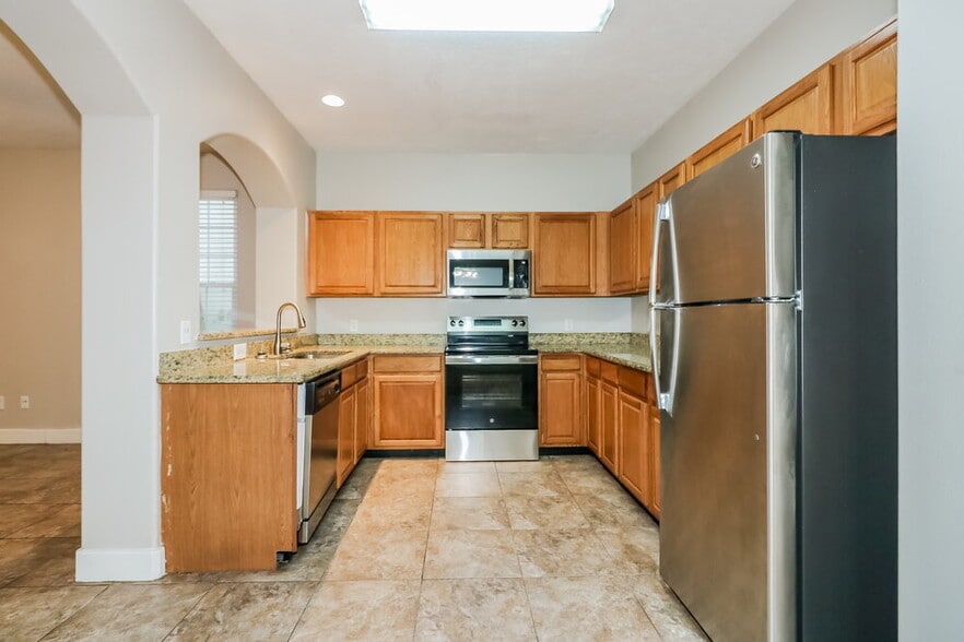 Building Photo - 6607 Dickson Way