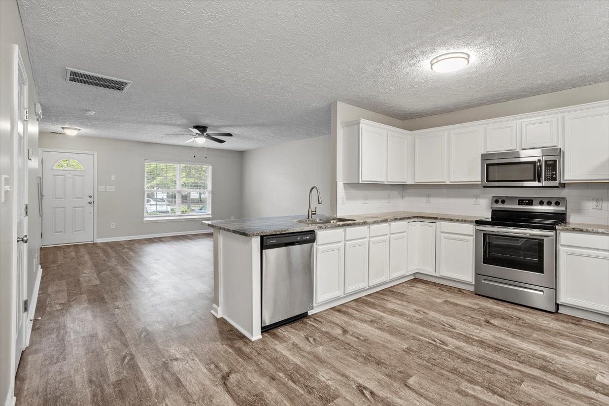 Building Photo - 446 Saint John Dr
