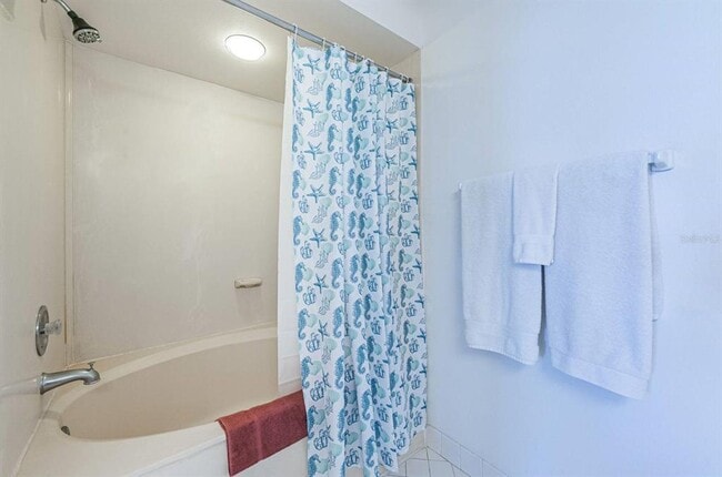 Building Photo - 5801 Bahia Del Mar Cir N