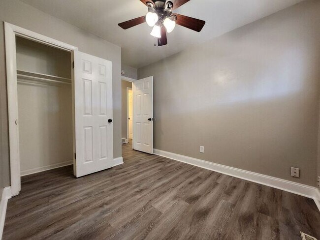 Building Photo - Modern 3-Bed, 1-Bath Apartment – Renovated...