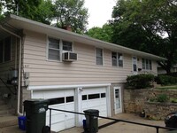 Building Photo - 2 Bedroom/1 Bath North Side Iowa City