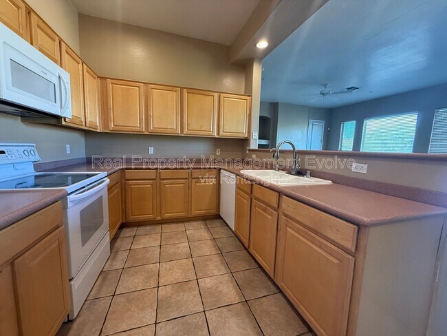 Building Photo - 16420 N Thompson Peak Pkwy