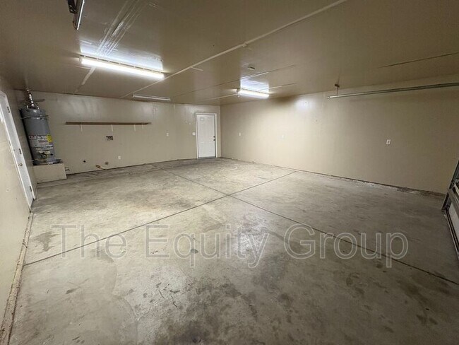 Building Photo - 1747 W Connelly Ave