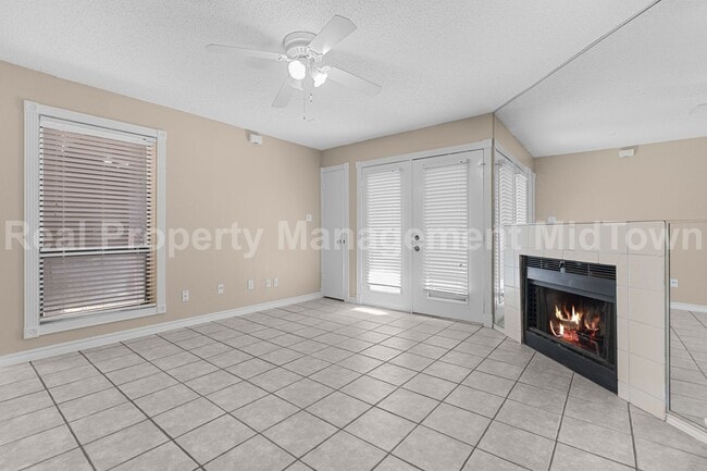 Building Photo - Cozy One-Bedroom Townhome in Prime Arlingt...