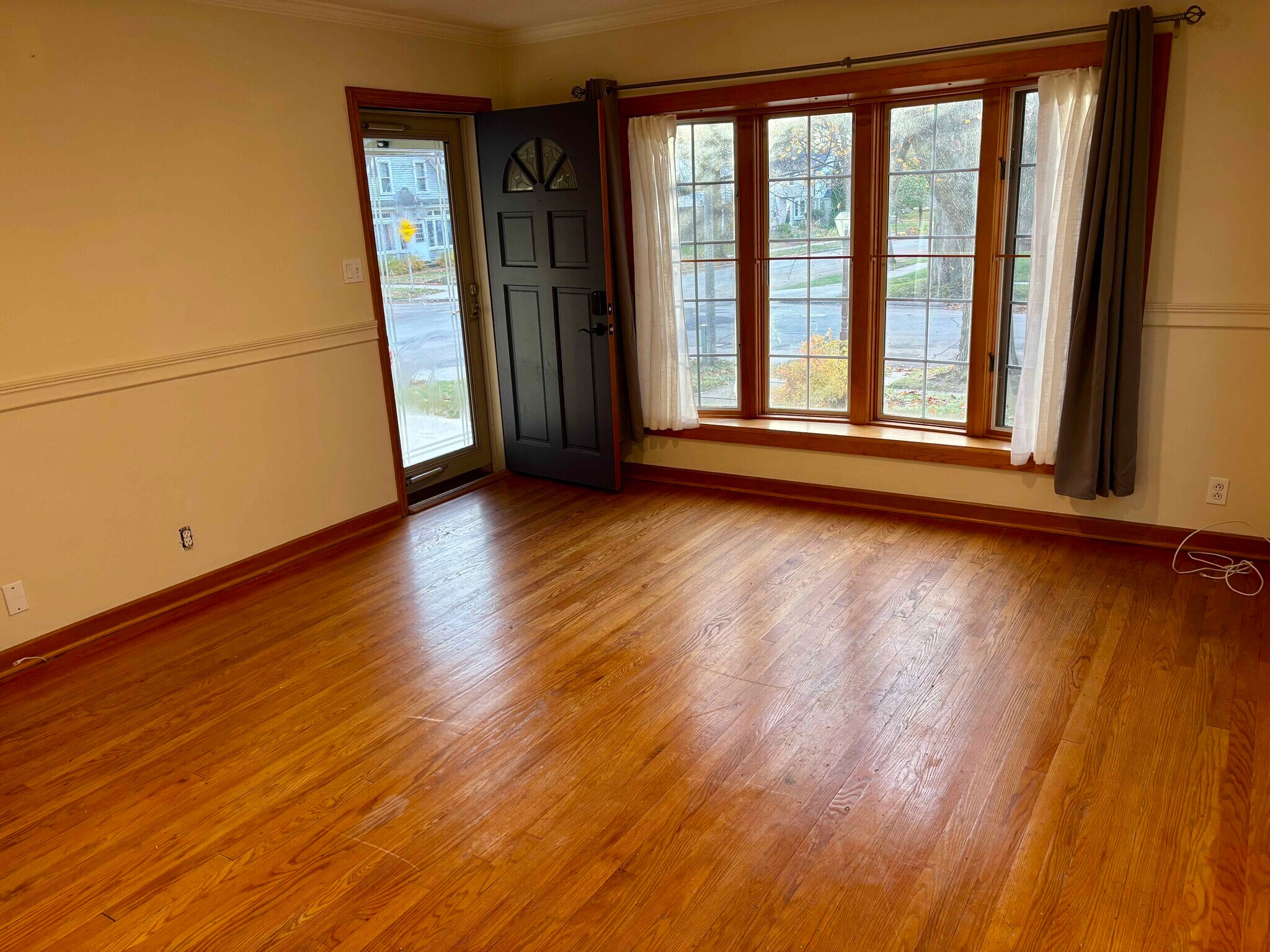 Living Room 3 - 3276 S Lenox St