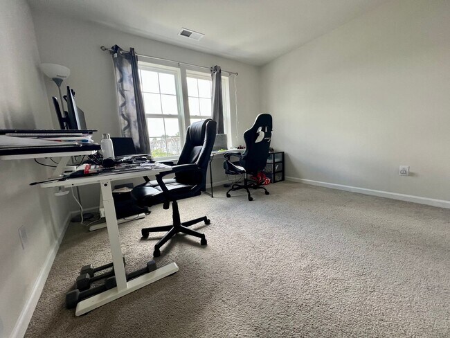 Building Photo - Stunning 4-Bed Townhome in Quakertown! Available NOW!