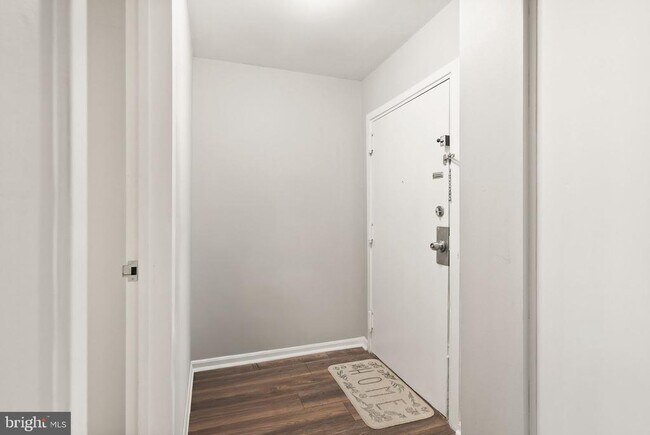 Building Photo - 9728 Kingsbridge Dr