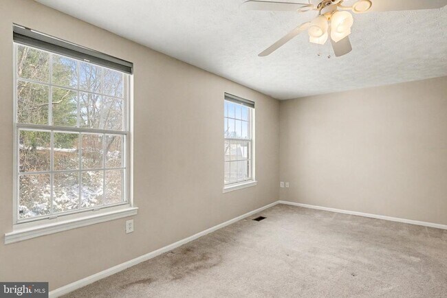 Building Photo - 1713 Chesterfield Square