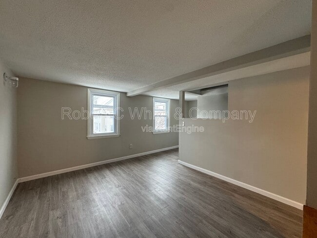 Building Photo - 219 Park St