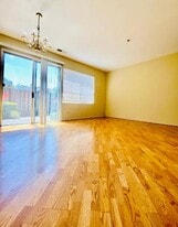 Building Photo - 34775 Rumford Ter