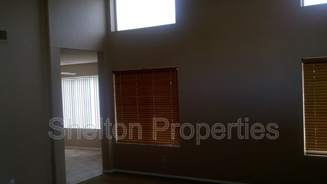 Building Photo - 6822 W Louise Dr