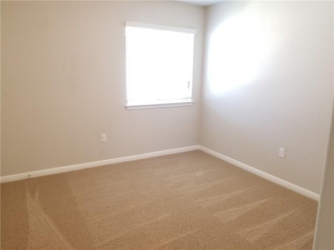 Building Photo - 1024 Peregrine Way