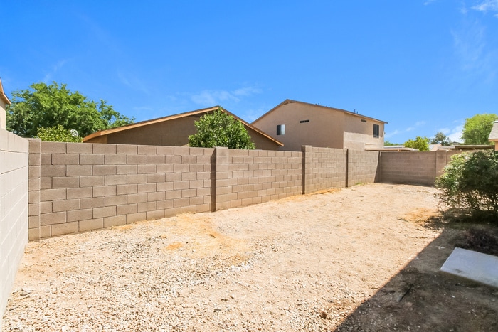 Building Photo - 2328 E Meadow Chase Dr