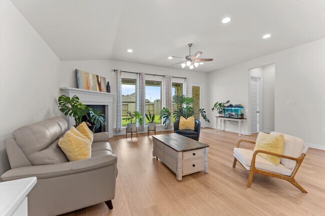 Building Photo - 21215 Palm Arbor Dr