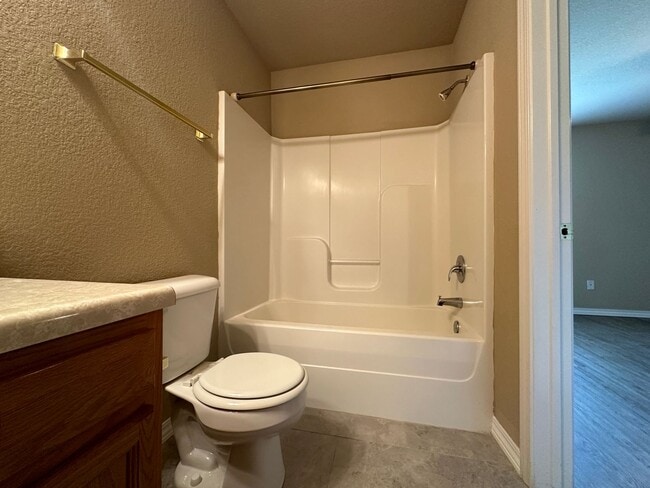 Building Photo - Beautiful Move In Ready 3 Bed 2 Bath for R...