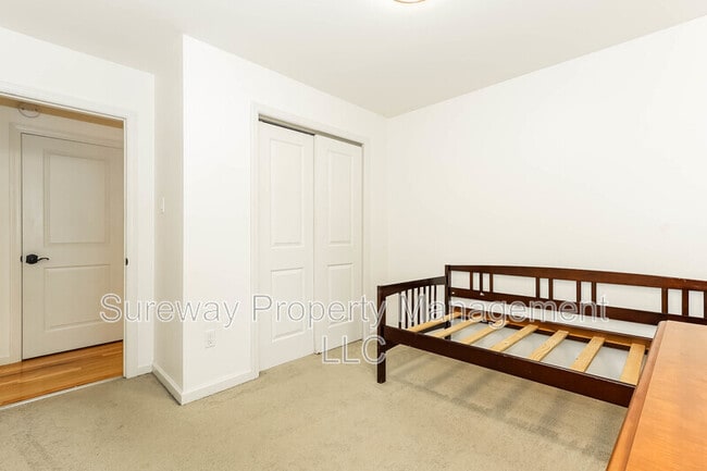 Building Photo - 256 Coolidge Ave
