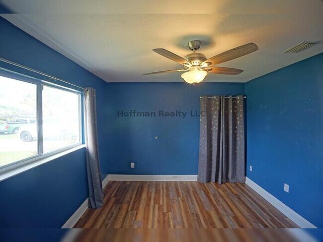 Building Photo - 3-Bedroom Pool Home in St. Pete