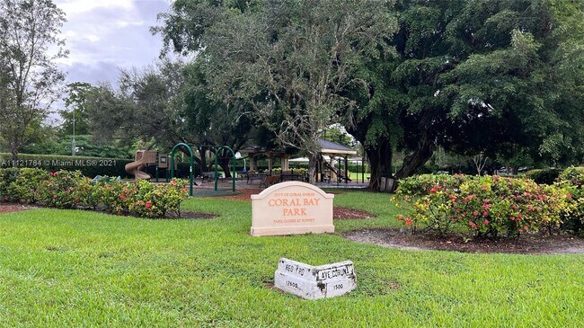 Building Photo - 1460 Campamento Ave