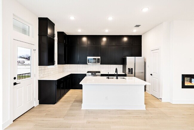 Building Photo - Charming Townhome Offering Space, Comfort, and Convenience