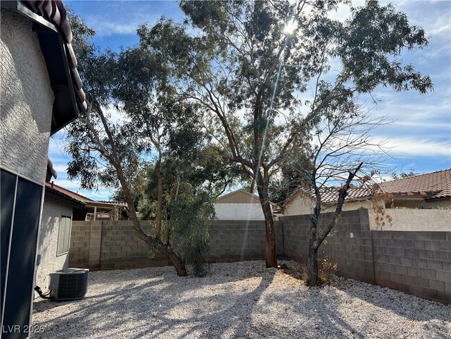 Building Photo - 723 Triple Crown St