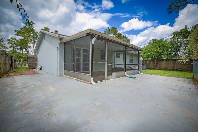 Building Photo - 2346 Caroma Ln