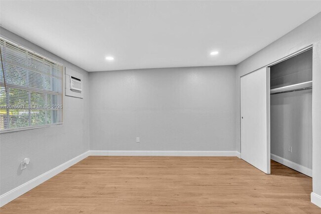 Building Photo - 163 NW 40th St