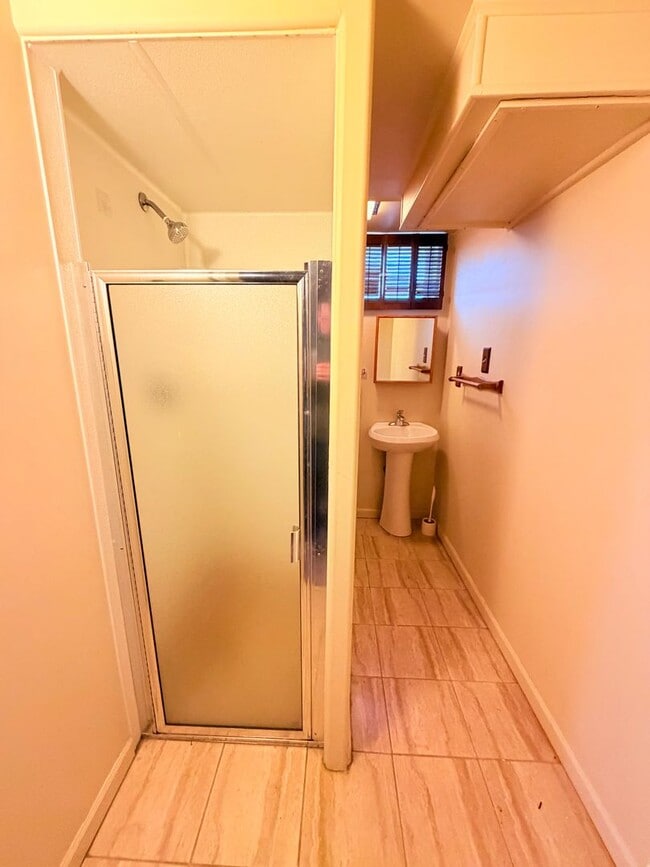 Building Photo - Beautiful 3 Bed 2 Bath Home