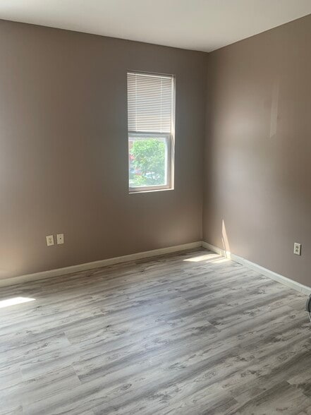 Building Photo - 464 Howe Ave
