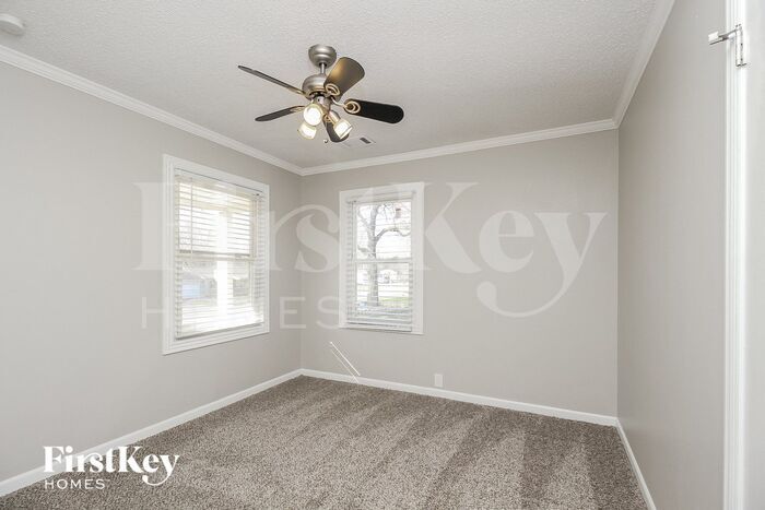 Building Photo - 5707 N Amoret Ave