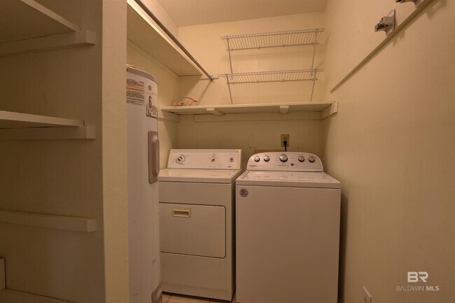 Building Photo - 409 Nichols Ave