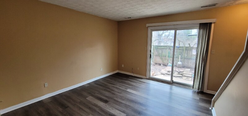 Building Photo - 3500 Warwick Dr