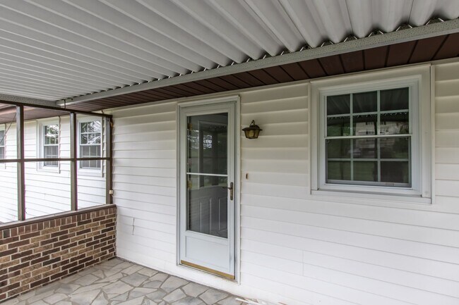Building Photo - ONE YEAR LEASE WITH POSSIBLE LEASE PURCHAS...