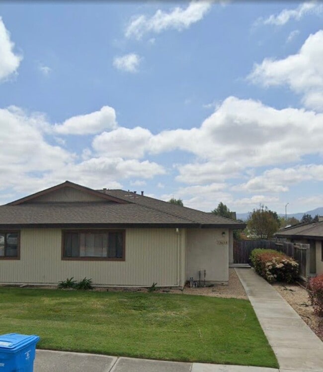 Primary Photo - 1363 Hillcrest Rd