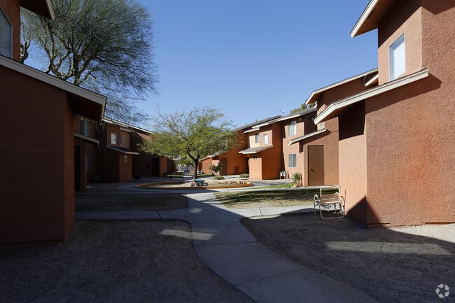 Building Photo - Thunderbird Apartments