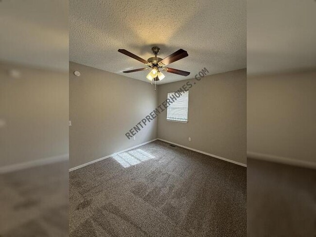 Building Photo - 9805 Blue Bonnet Dr