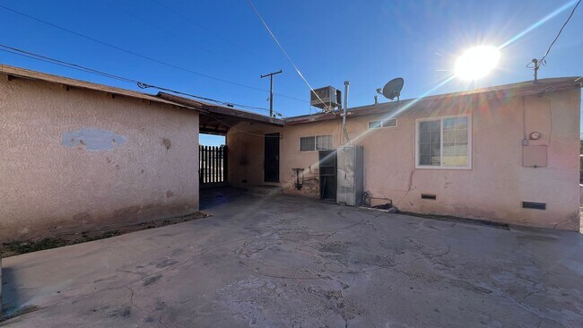 Building Photo - P008