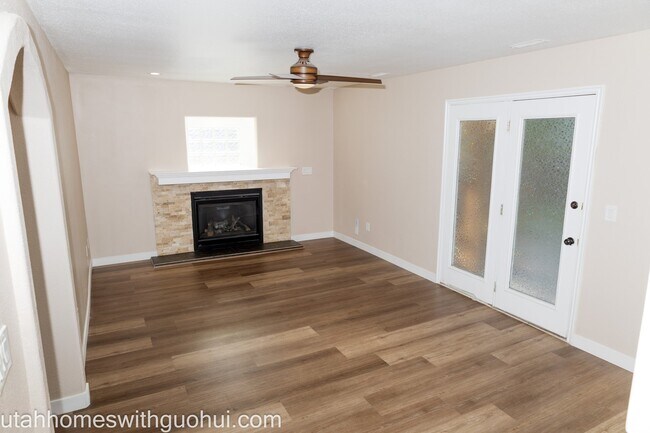 Building Photo - 441 2280 N